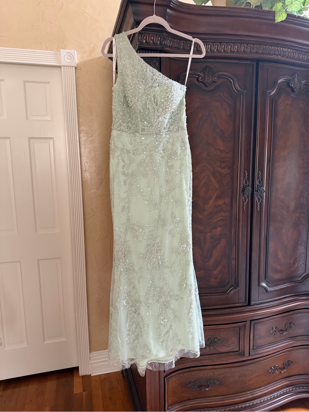 Mac Duggal Green One Shoulder Gown